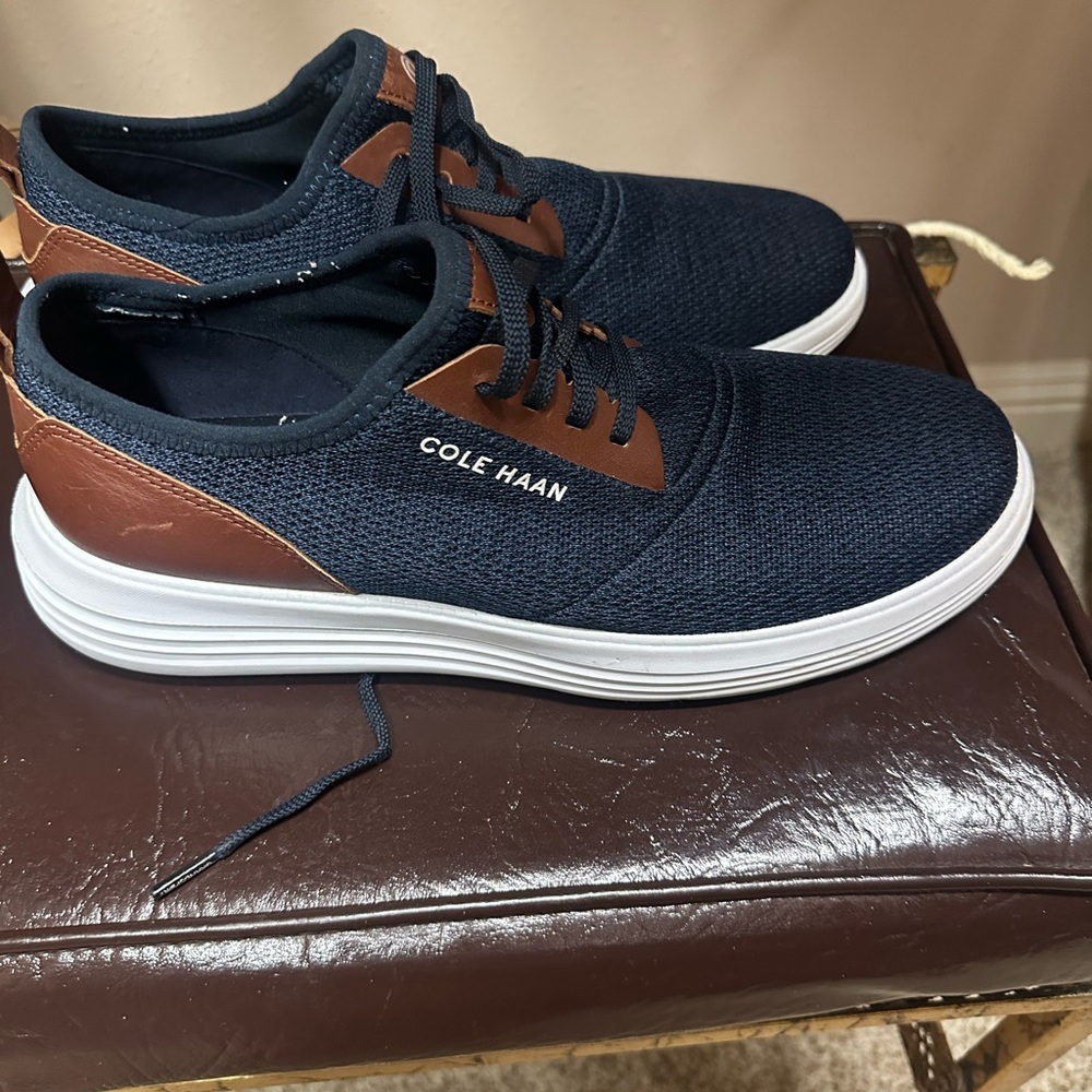 Cole Haan Men’s Navy Knit Sneaker with Brown Accents Sz 11.5 Grandsport